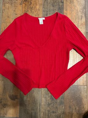 Women’s Bozzolo red vneck crop top size medium
